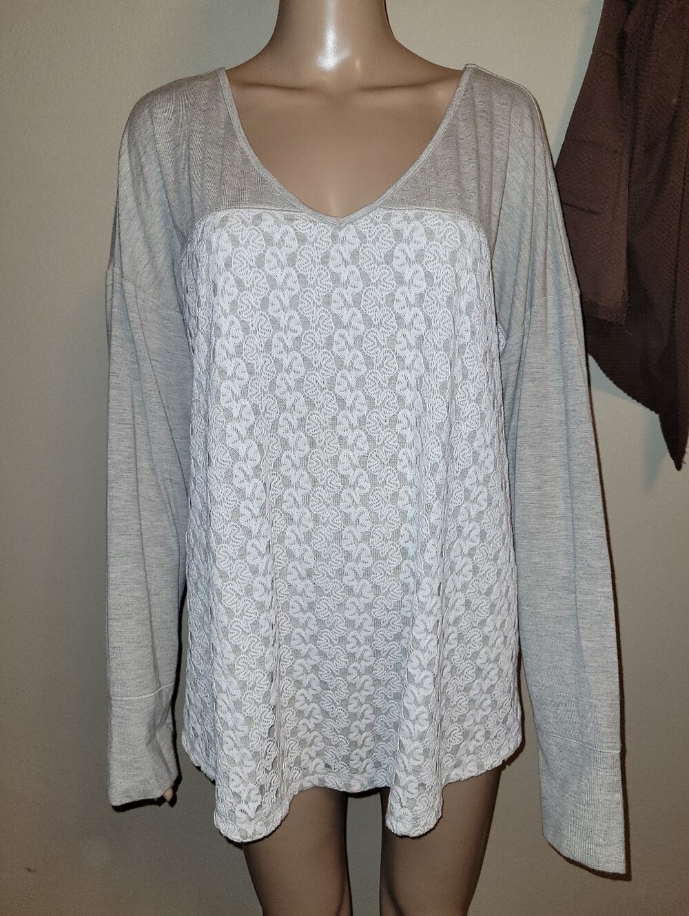 Tru Self - Grey & White V-neck Long Sleeve Tunic.  Size 2X.